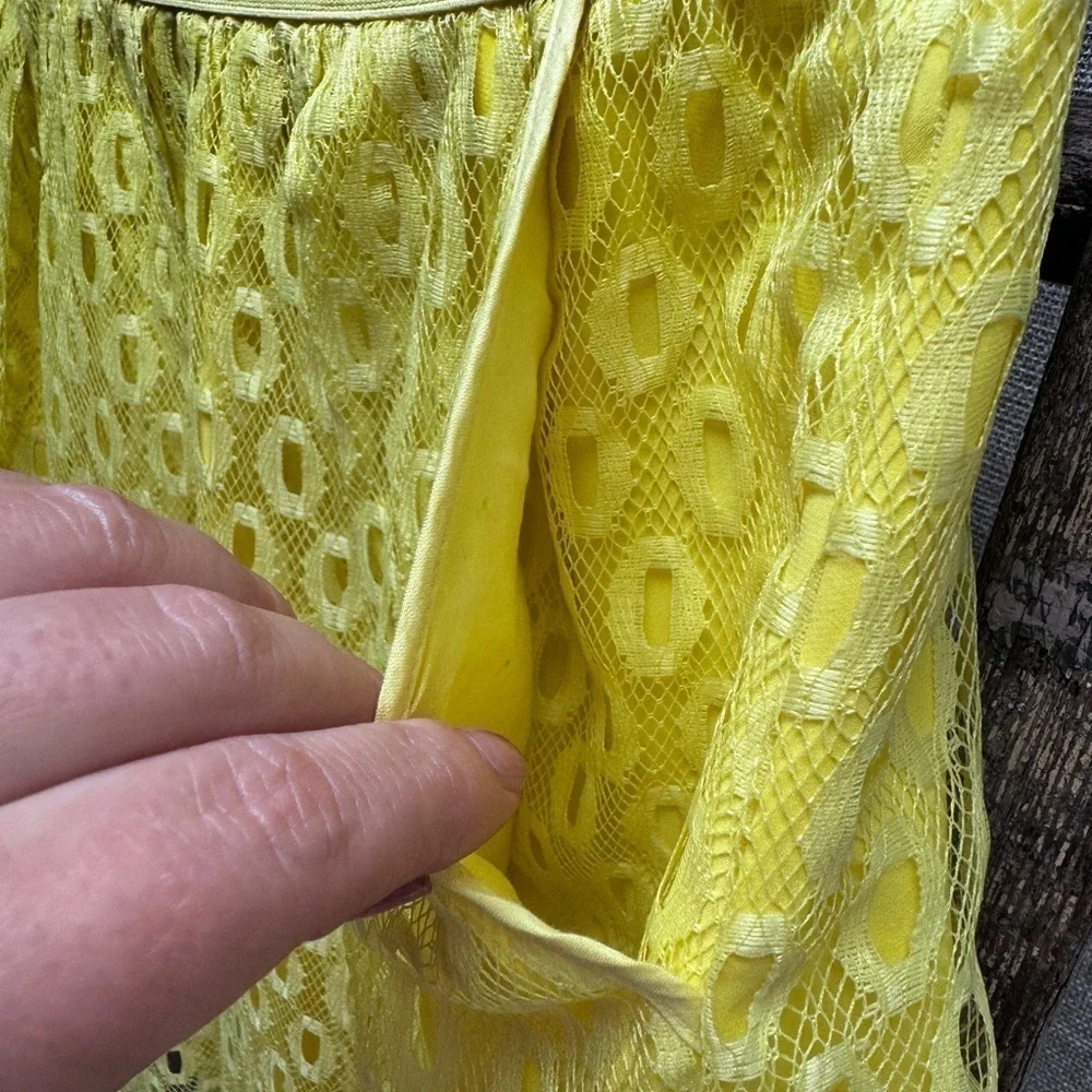 EUC Anthropologie Maeve skirt Yellow Lace with Pockets Size 4
